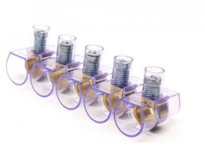 Cinco conectores elétricos transparentes com mola