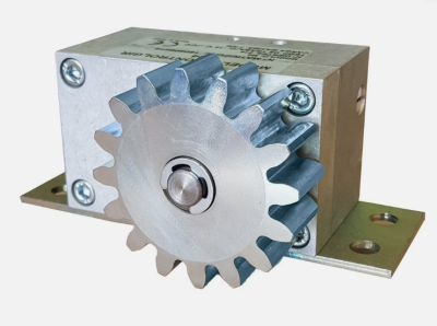 Motor elétrico metálico com roda dentada