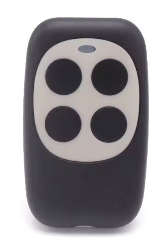 Comando à distância preto com quatro botões circulares sobre painel branco