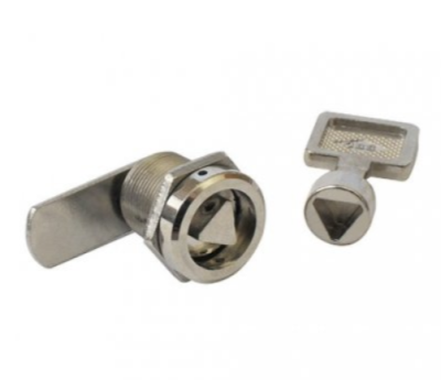 Fecho metálico prateado composto por duas peças, uma cilíndrica com lingueta e outra quadrada texturada