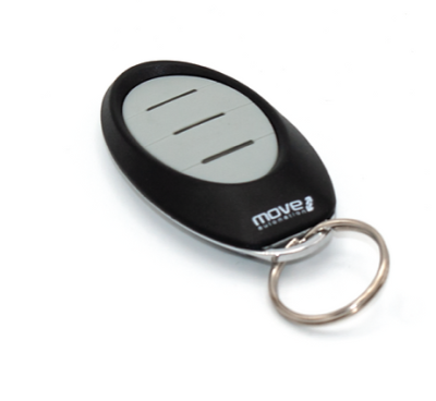 Comando telecomando com três botões e anilha metálica