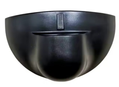 Produto plástico preto com formato semicircular e relevo convexo central