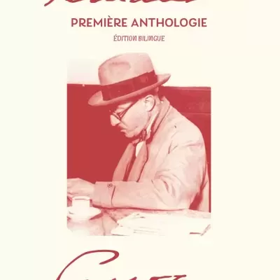 Book cover with photo of man in hat and text Fernando PREMIÈRE ANTHOLOGIE ÉDITION BILINGUE Pessoa shantarín