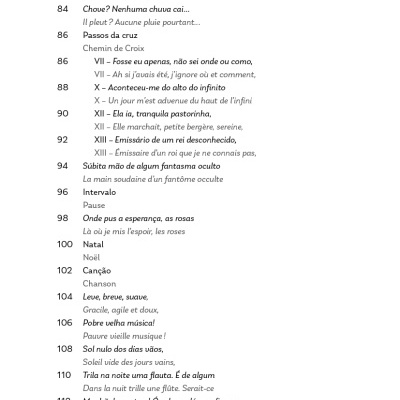 Texto impresso em livro com títulos e frases em português e francês em colunas.