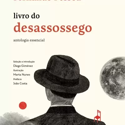 Book cover with man in hat, red chair, moon, and Portuguese text