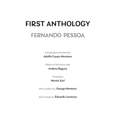 Página de título do livro 'FIRST ANTHOLOGY' de Fernando Pessoa com texto bilingue e nomes dos colaboradores.