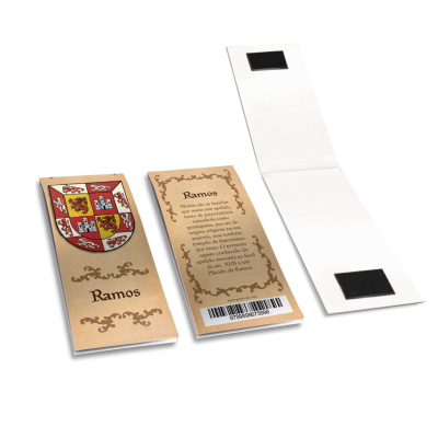 embalagens de papelão castanho claro com brasão e texto Ramos