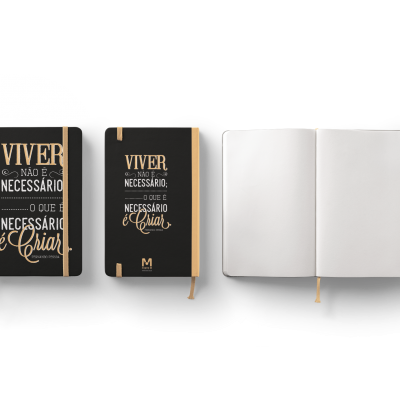 Cadernos pretos com frase em português e páginas em branco