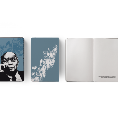 Três livros abertos com capas azuis e ilustrações em fundo branco