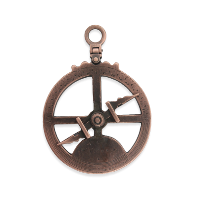 Pêndulo circular de metal bronze envelhecido com agulha e formas geométricas internas.