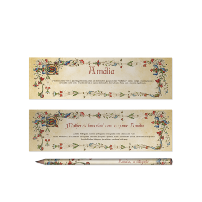 Marcador de livros e caneta com design floral e texto em português sobre fundo bege