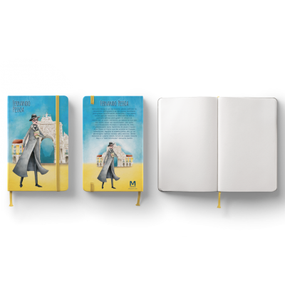 Três cadernos amarelos com ilustração de personagem em casaco cinza e páginas em branco.