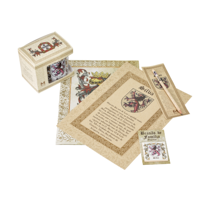 Conjunto de papelaria com brasão de família e decoração medieval em tons brancos e dourados