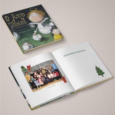 Livro infantil 'O Anjo Tobias' com ilustração de anjo, aberto mostrando página com fotografia e texto 'MENSAGEM DO MENINO'