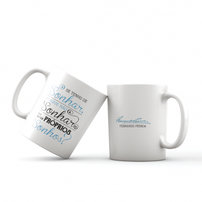 Duas canecas brancas com frases em azul