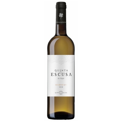 Garrafa de vinho branco Quinta Escusa com rótulo branco