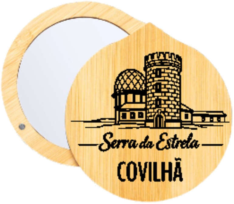 ESPELHO DE BOLSO Espelho de bolso redondo em madeira clara com tampa decorada e texto Serra da Estrela COVILHÃ.