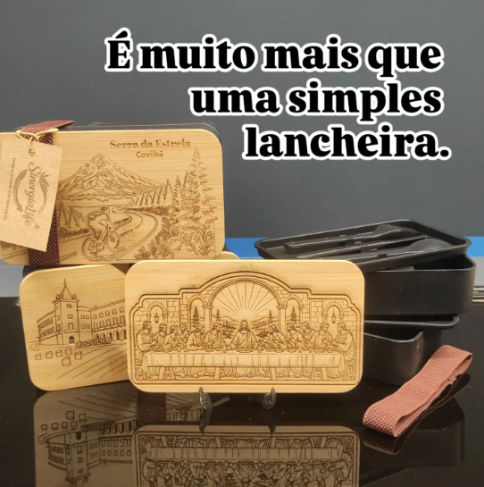 LANCHEIRA DUPLA EM PP 1,4 ml Lancheiras de madeira com gravuras detalhadas e utensílios escuros