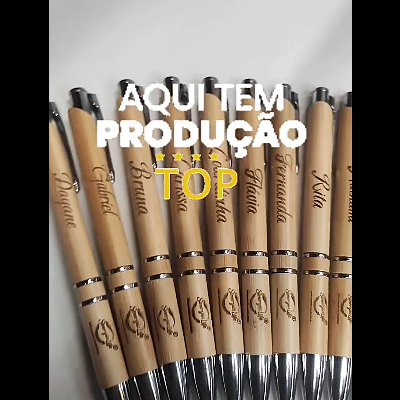 Conjunto de esferográficas de madeira com gravações de nomes