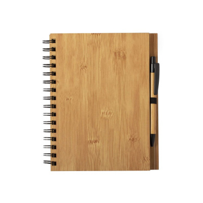 Caderno com capa de madeira e caneta com suporte lateral