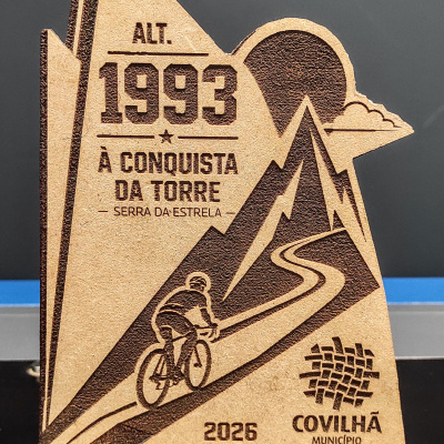 troféu placa madeira ciclista montanha texto Covilhã Serra da Estrela 1993 2026
