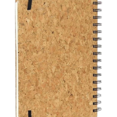 Caderno com capa de cortiça, espiral lateral e fitas elásticas pretas