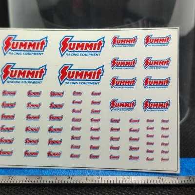 Folha de autocolantes SUMMIT RACING EQUIPMENT em várias dimensões com régua metálica em fundo preto