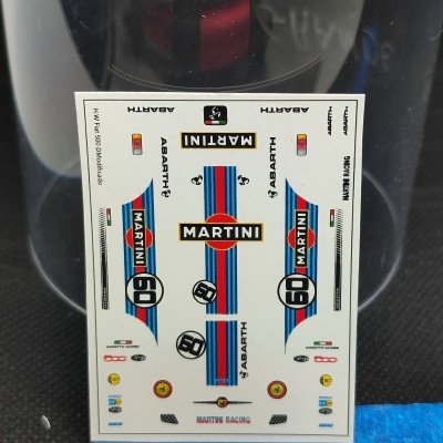 Folha de autocolantes para modelo reduzido com logotipos MARTINI e ABARTH