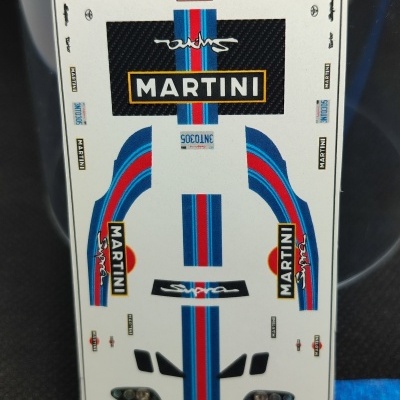 Folha de autocolantes para modelo de carro MARTINI com régua ao lado