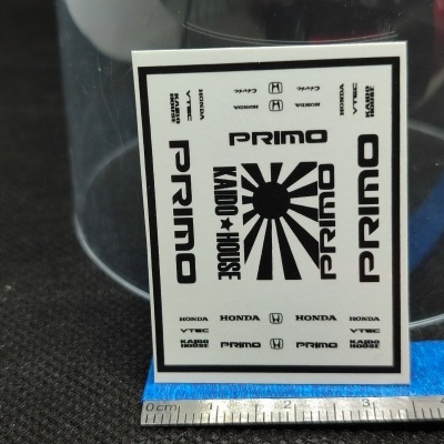 Etiqueta branca e preta com texto PRIMO, KAIDO HOUSE, HONDA, VTEC num fundo transparente