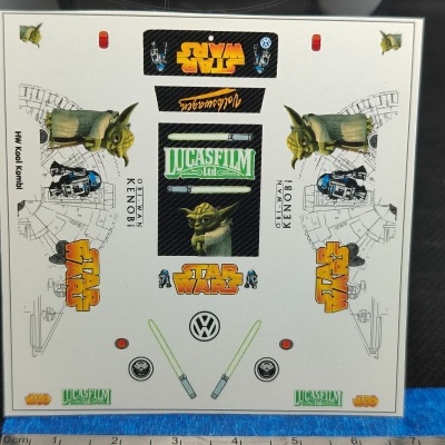 Folha de decalques Star Wars com personagens e logotipos em fundo branco