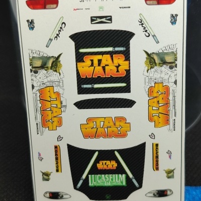 Folha de autocolantes Star Wars com vários elementos e régua ao lado