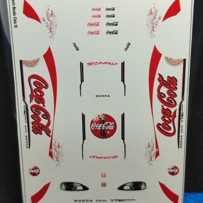Adesivo sobremodelo Honda Civic Coca-Cola com régua em centímetros