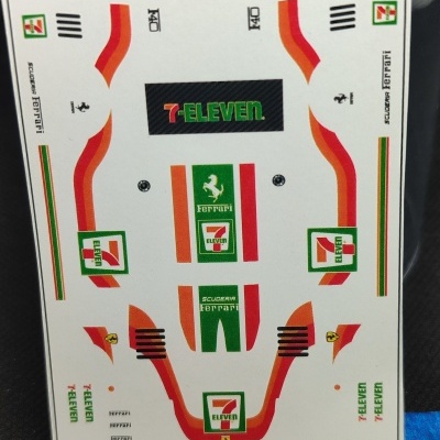 Autocolantes 7-ELEVEN Ferrari para modelo de carro com várias marcas e detalhes coloridos