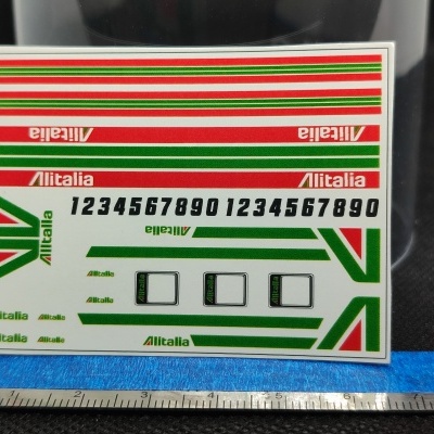Folha de autocolantes com o tema Alitalia e cores vermelho, verde, branco e números pretos.