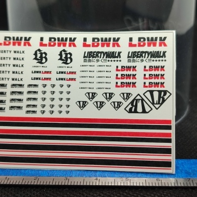 Folha de autocolantes LIBERTY WALK e LBWK com vários padrões e cores vermelho, preto e branco.