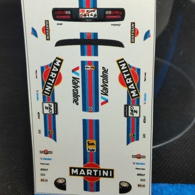 Folha de autocolantes Hot Wheels Datsun 240Z com logótipos e faixas coloridas