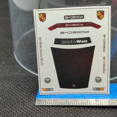 Autocolantes para Hot Wheels Porsche 993 GT2 em fundo preto com régua