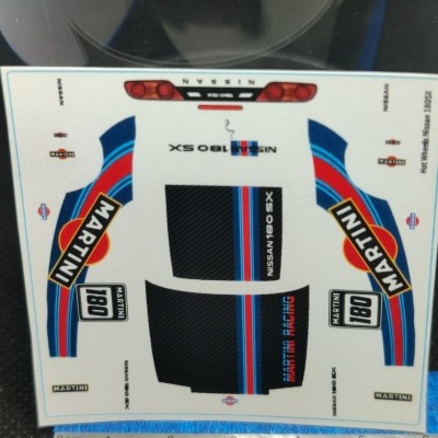 Autocolantes para maquete Nissan 180 SX com design Martini Racing e faróis traseiros.