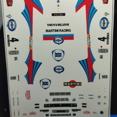 Folha de autocolantes Martini Racing Lancia Delta com gráficos em azul, vermelho e branco