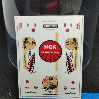 Autocolantes NGK Spark Plugs para Morris Cooper S com ilustrações de mulher e boca de tubarão.