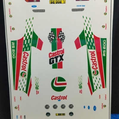 Folha de autocolantes para miniatura Hot Wheels do Ford RS200 com logotipos Castrol, Ford e Hella.