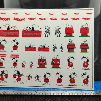 Autocolantes do Snoopy com tema Supreme