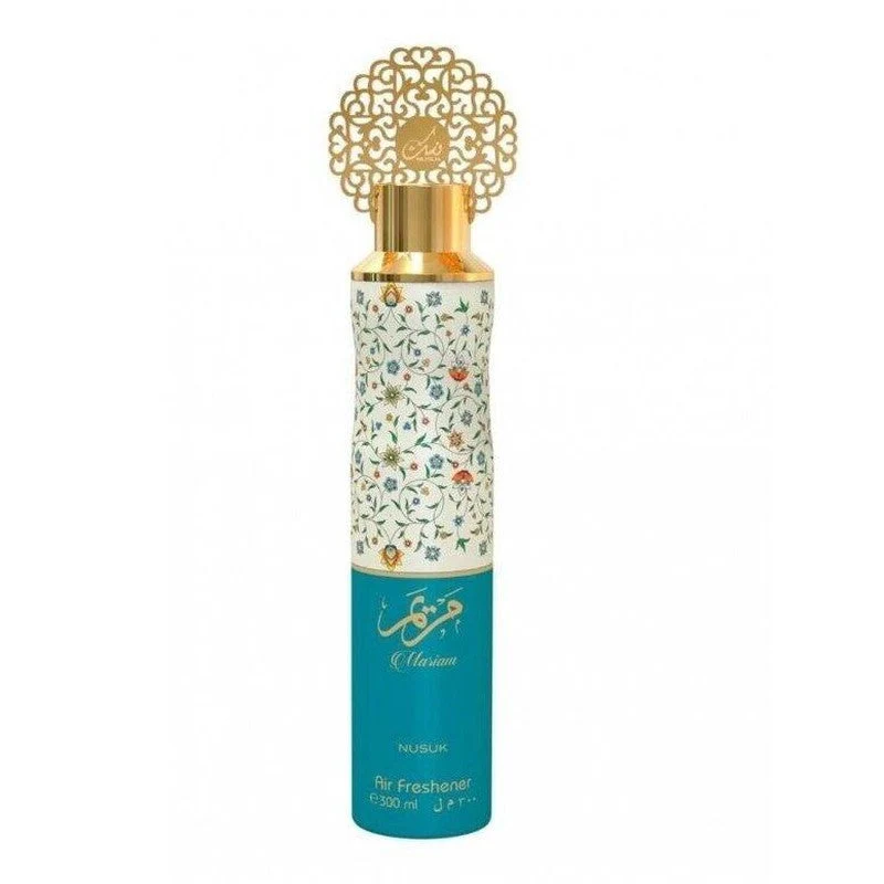 Nusuk Home Fragrance Mariam Al 300ml Frasco de ambientador decorativo azul, branco e dourado com padrão floral.