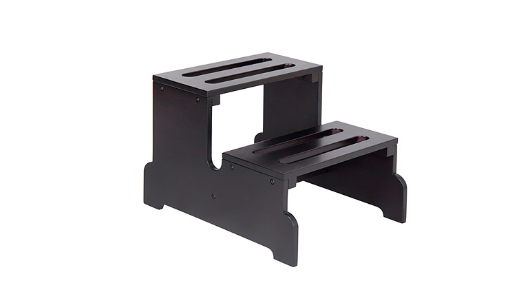 Weelko Degrau Duplo Wengé Proxi Escada preta de dois degraus em madeira com recortes