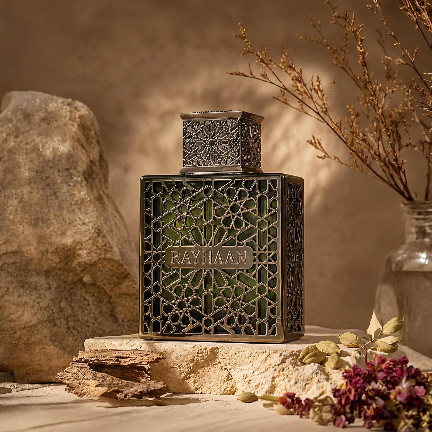 Rayhaan Terra EDP 100ml | Perfume for Men Frasco de perfume verde com tampa decorada e texto RAYHAAN sobre pedra