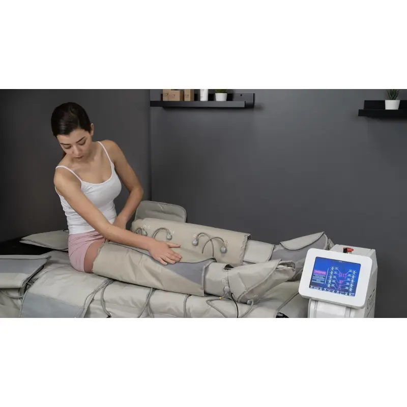Presoterapia Profissional 3 em 1 Electro-Beauty Sculpt com Infravermelhos e Electroestimulação Mulher com equipamento de compressão pneumática ligando-se a máquina digital