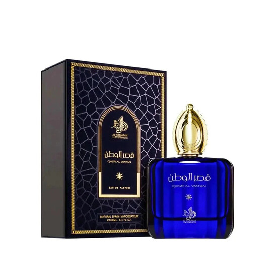 Al Wataniah Qasr Al Watan Eau De Parfum 100ml Frasco de perfume azul com tampa dourada e caixa preta com padrão dourado e texto