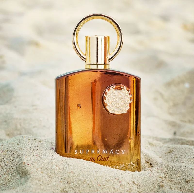 Afnan Supremacy in Oud 100ml Unissex Frasco âmbar de perfume SUPREMACY in Oud na areia da praia