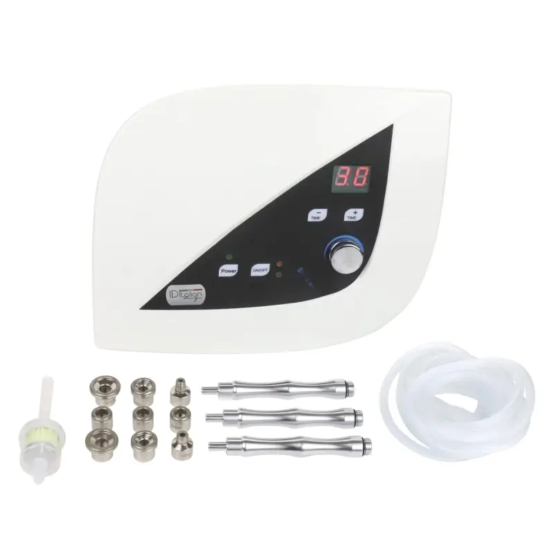 Italiandesign APARELHO DE MICRODERMOABRASÃO FACIAL COM PONTA DE DIAMANTE Equipamento tecnológico médico branco com acessórios metálicos e tubo plástico.